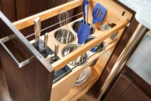 Baseutensil-knifepulloutstorage